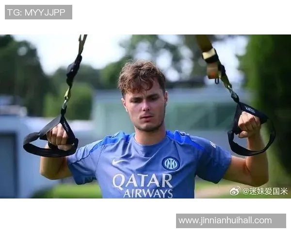 国米旧将范赫斯登因膝盖韧带重伤宣布退役年仅26岁 国米旧将范赫斯登因膝盖韧带重伤宣布退役年仅26岁