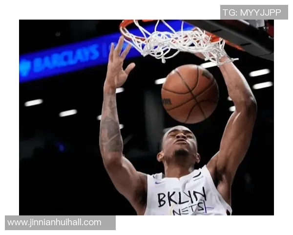 克拉克斯顿半场表现出色11投6中贡献13分7篮板2助攻1抢断 克拉克斯顿半场表现出色11投6中贡献13分7篮板2助攻1抢断